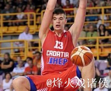 伊维察-祖巴茨半场出战17分钟,3投2中得到4分7篮板 伊维察-祖巴茨半场出战17分钟,3投2中得到4分7篮板