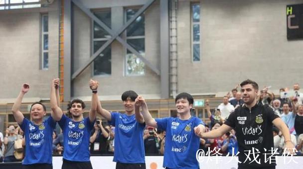 本来想多看东哥打第四盘,结果队友三单输给卡尔伯格,东哥第四盘收尾成难题,队长意外爆冷让胜负悬念留到第五盘双打 本来想多看东哥打第四盘,结果队友三单输给卡尔伯格,东哥第四盘收尾成难题,队长意外爆冷让胜负悬念留到第五盘双打