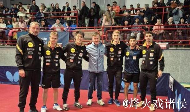 本来想多看东哥打第四盘,结果队友三单输给卡尔伯格,东哥第四盘收尾成难题,队长意外爆冷让胜负悬念留到第五盘双打 本来想多看东哥打第四盘,结果队友三单输给卡尔伯格,东哥第四盘收尾成难题,队长意外爆冷让胜负悬念留到第五盘双打