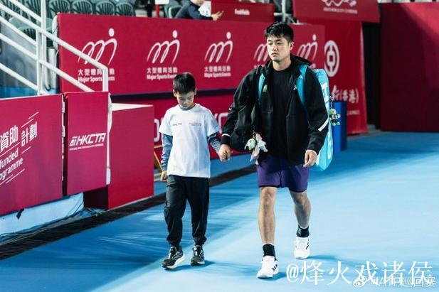 香港赛吴易昺横扫晋级次轮 黄泽林双打开门红 香港赛吴易昺横扫晋级次轮 黄泽林双打开门红